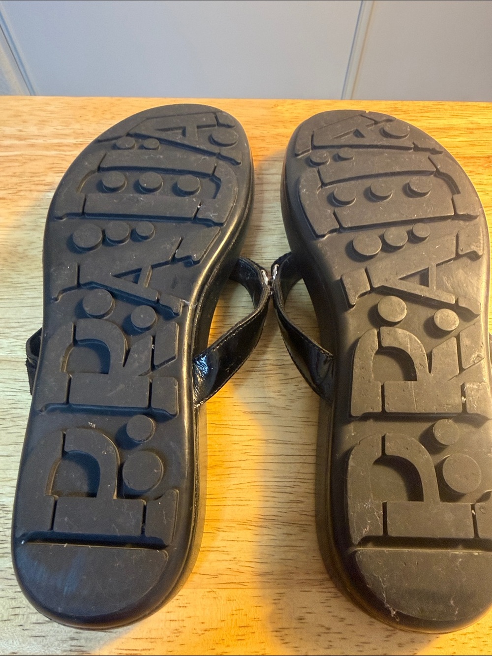 Prada Black Leather Thong Sandals with Red Logo Inset - Picture 5 of 6
